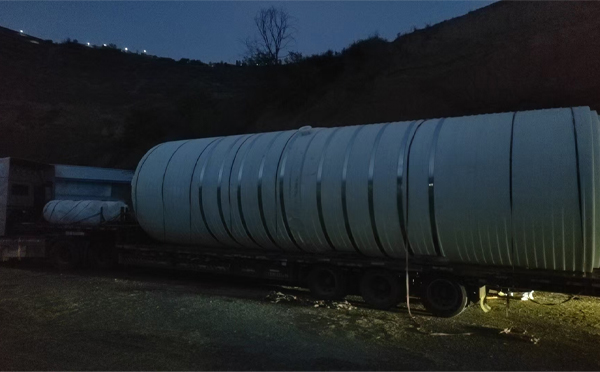 临泽圆桶运输途中